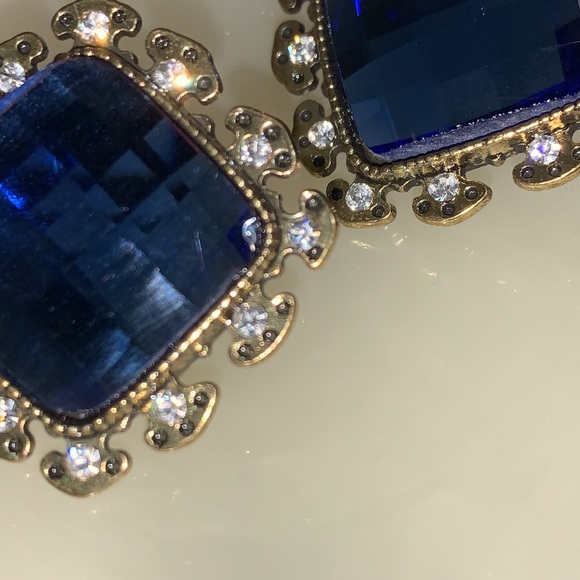 Blue square clip on earrings - Picture 6 of 6